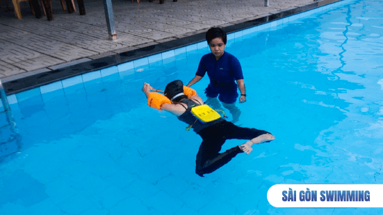 Hình ảnh học bơi kèm riêng 1 kèm 1 dành riêng cho nữ